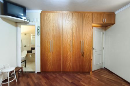 Casa de condomínio à venda com 291m², 3 quartos e 4 vagas Casa de condomínio à venda com 291m², 3 quartos e 4 vagasSuíte