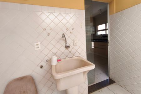 Casa de condomínio à venda com 291m², 3 quartos e 4 vagas Casa de condomínio à venda com 291m², 3 quartos e 4 vagasÁrea de Serviço