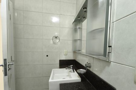 Casa de condomínio à venda com 291m², 3 quartos e 4 vagas Casa de condomínio à venda com 291m², 3 quartos e 4 vagasBanheiro Suíte 2