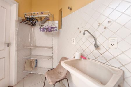 Casa de condomínio à venda com 291m², 3 quartos e 4 vagas Casa de condomínio à venda com 291m², 3 quartos e 4 vagasÁrea de Serviço