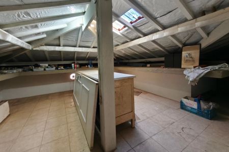 Casa de condomínio à venda com 291m², 3 quartos e 4 vagas Casa de condomínio à venda com 291m², 3 quartos e 4 vagasSótão