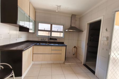 Casa de condomínio à venda com 291m², 3 quartos e 4 vagas Casa de condomínio à venda com 291m², 3 quartos e 4 vagasCozinha