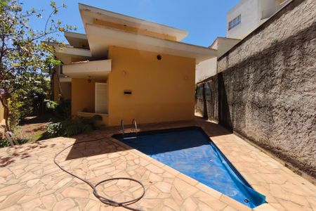 Casa de condomínio à venda com 291m², 3 quartos e 4 vagas Casa de condomínio à venda com 291m², 3 quartos e 4 vagasQuintal - Piscina