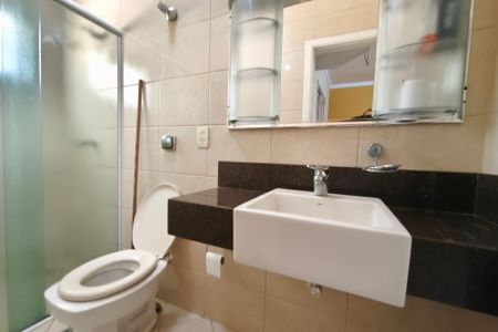 Casa de condomínio à venda com 291m², 3 quartos e 4 vagas Casa de condomínio à venda com 291m², 3 quartos e 4 vagasBanheiro da Suíte