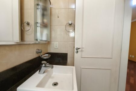 Casa de condomínio à venda com 291m², 3 quartos e 4 vagas Casa de condomínio à venda com 291m², 3 quartos e 4 vagasBanheiro da Suíte