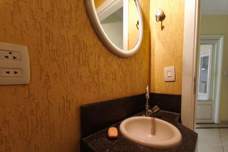 Casa de condomínio à venda com 291m², 3 quartos e 4 vagas Casa de condomínio à venda com 291m², 3 quartos e 4 vagasLavabo