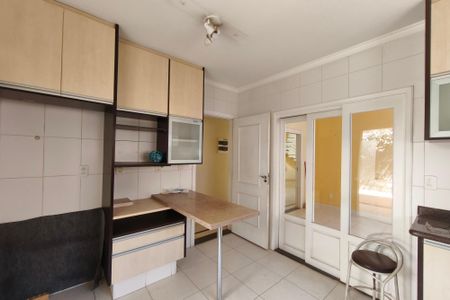 Casa de condomínio à venda com 291m², 3 quartos e 4 vagas Casa de condomínio à venda com 291m², 3 quartos e 4 vagasCozinha