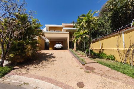 Casa de condomínio à venda com 291m², 3 quartos e 4 vagas Casa de condomínio à venda com 291m², 3 quartos e 4 vagasFachada
