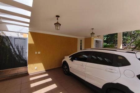 Casa de condomínio à venda com 291m², 3 quartos e 4 vagas Casa de condomínio à venda com 291m², 3 quartos e 4 vagasQuintal - Garagem
