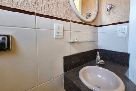 Casa de condomínio à venda com 291m², 3 quartos e 4 vagas Casa de condomínio à venda com 291m², 3 quartos e 4 vagasBanheiro Suíte 3