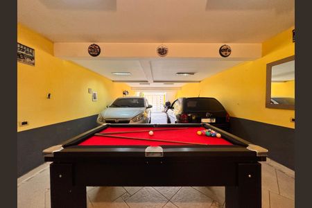 Casa à venda com 241m², 4 quartos e 6 vagas Casa à venda com 241m², 4 quartos e 6 vagasGaragem