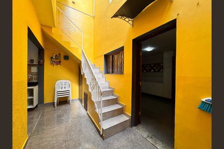 Casa à venda com 241m², 4 quartos e 6 vagas Casa à venda com 241m², 4 quartos e 6 vagasQuintal