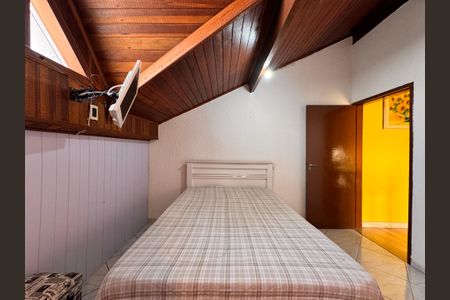 Casa à venda com 241m², 4 quartos e 6 vagas Casa à venda com 241m², 4 quartos e 6 vagasQuarto 3