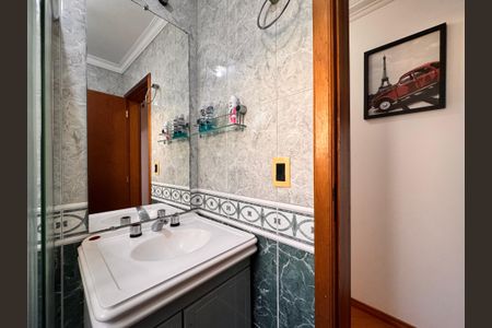 Casa à venda com 241m², 4 quartos e 6 vagas Casa à venda com 241m², 4 quartos e 6 vagasBanheiro Social