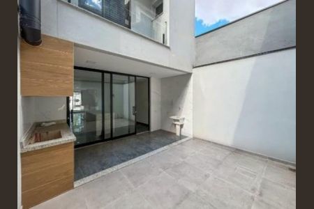 Casa à venda com 150m², 3 quartos e 2 vagas