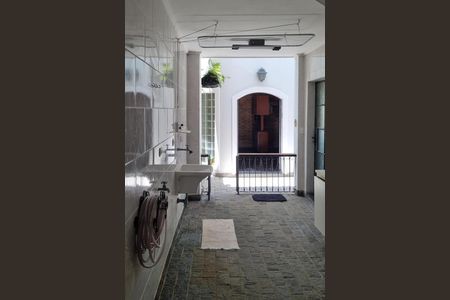 Casa à venda com 242m², 5 quartos e 5 vagas