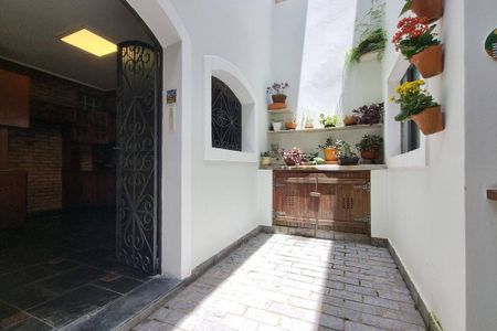 Casa à venda com 242m², 5 quartos e 5 vagas