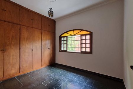 Casa à venda com 242m², 5 quartos e 5 vagas