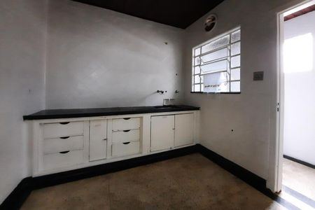 Casa à venda com 242m², 5 quartos e 5 vagas