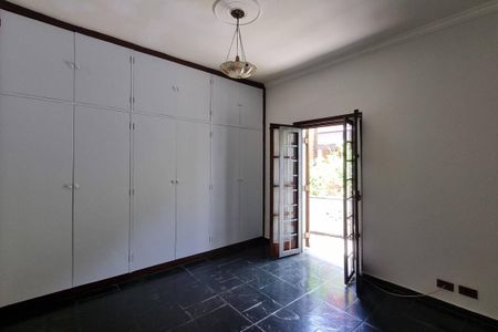 Casa à venda com 242m², 5 quartos e 5 vagas