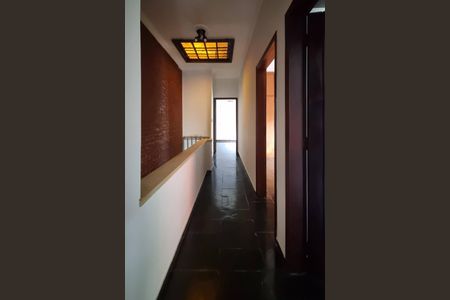 Casa à venda com 242m², 5 quartos e 5 vagas Casa à venda com 242m², 5 quartos e 5 vagascorredor