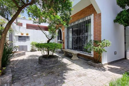 Casa à venda com 242m², 5 quartos e 5 vagas