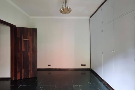 Casa à venda com 242m², 5 quartos e 5 vagas