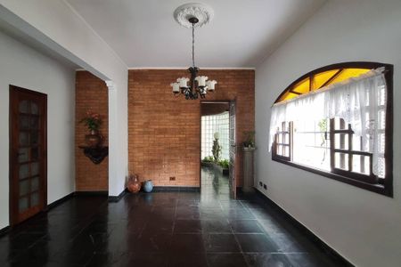 Casa à venda com 242m², 5 quartos e 5 vagas