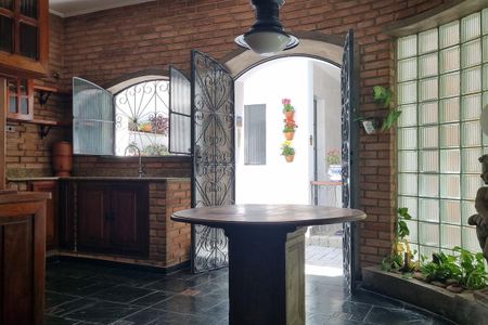 Casa à venda com 242m², 5 quartos e 5 vagas