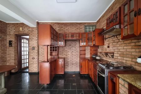 Casa à venda com 242m², 5 quartos e 5 vagas Casa à venda com 242m², 5 quartos e 5 vagasCozinha