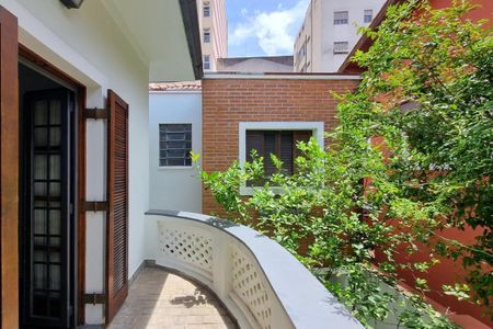Casa à venda com 242m², 5 quartos e 5 vagas Casa à venda com 242m², 5 quartos e 5 vagasvaranda