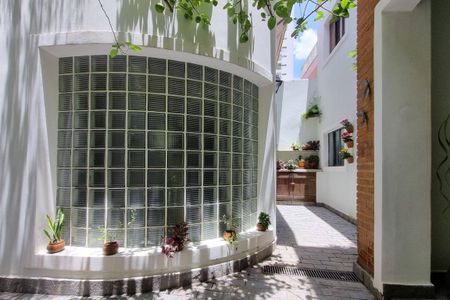 Casa à venda com 242m², 5 quartos e 5 vagas