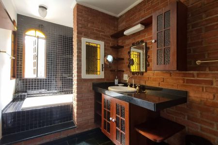 Casa à venda com 242m², 5 quartos e 5 vagas