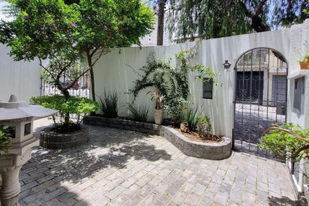 Casa à venda com 242m², 5 quartos e 5 vagas