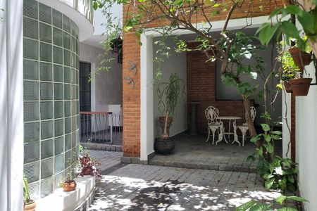 Casa à venda com 242m², 5 quartos e 5 vagas