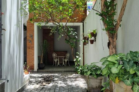 Casa à venda com 242m², 5 quartos e 5 vagas