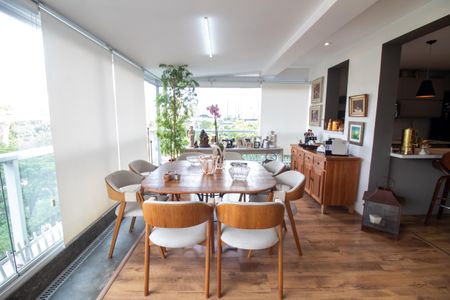 Apartamento à venda com 104m², 2 quartos e 2 vagas Apartamento à venda com 104m², 2 quartos e 2 vagasSala de Jantar