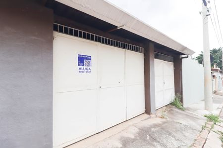 Casa à venda com 126m², 3 quartos e 2 vagas Casa à venda com 126m², 3 quartos e 2 vagasFachada