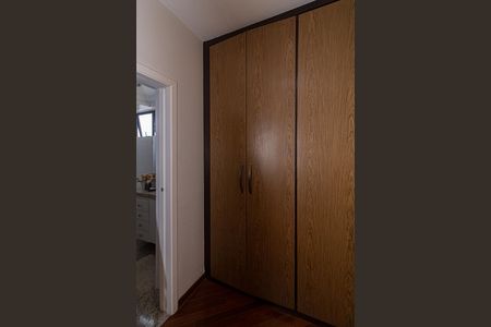 Apartamento à venda com 150m², 3 quartos e 3 vagas Apartamento à venda com 150m², 3 quartos e 3 vagasCloset