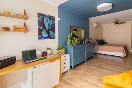 Casa à venda com 200m², 5 quartos e 2 vagasSuíte