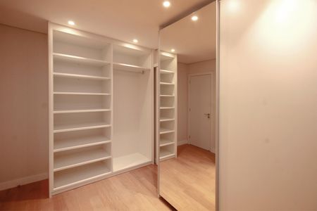 Apartamento para alugar com 150m², 2 quartos e 4 vagasCloset da Suite