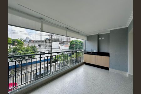 Apartamento para alugar com 108m², 3 quartos e 2 vagas Apartamento para alugar com 108m², 3 quartos e 2 vagasVaranda