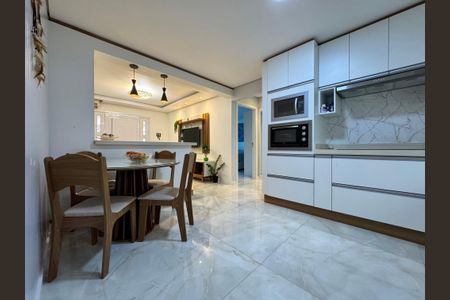 Casa à venda com 118m², 2 quartos e 2 vagas Casa à venda com 118m², 2 quartos e 2 vagasCozinha