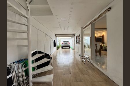Casa à venda com 118m², 2 quartos e 2 vagas Casa à venda com 118m², 2 quartos e 2 vagasGaragem
