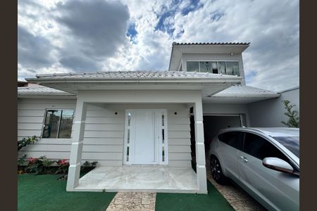 Casa à venda com 118m², 2 quartos e 2 vagas Casa à venda com 118m², 2 quartos e 2 vagasÁrea Externa