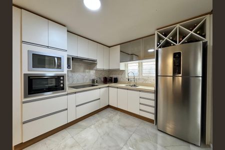 Casa à venda com 118m², 2 quartos e 2 vagas Casa à venda com 118m², 2 quartos e 2 vagasCozinha