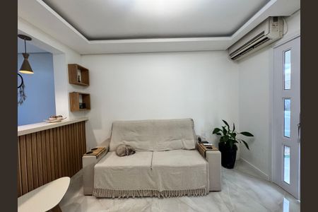 Casa à venda com 118m², 2 quartos e 2 vagas Casa à venda com 118m², 2 quartos e 2 vagasSala