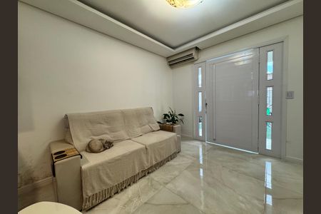 Casa à venda com 118m², 2 quartos e 2 vagas Casa à venda com 118m², 2 quartos e 2 vagasSala