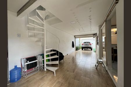 Casa à venda com 118m², 2 quartos e 2 vagas Casa à venda com 118m², 2 quartos e 2 vagasGaragem