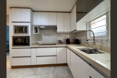 Casa à venda com 118m², 2 quartos e 2 vagas Casa à venda com 118m², 2 quartos e 2 vagasCozinha
